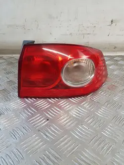 Luz Trasera Derecha en Guardabarros Renault Laguna II Lift 8200262668