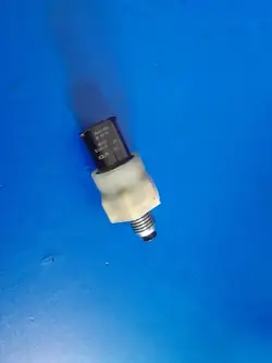 Öljynpaineanturi Volvo 2.4D