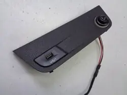 USB-uttag 12V OEM Audi Q2 2.0 TDI Quattro 2017