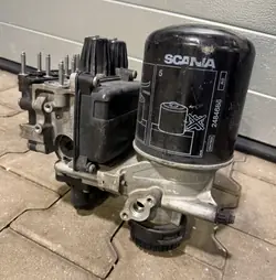 Válvula de secador de aire Scania OEM 2897060 - Usado