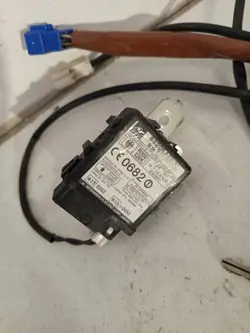 Interruptor de encendido Subaru OE OEM 88215AE010 - Usado
