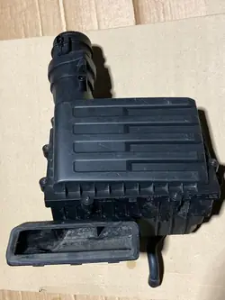 Luftfilterhus OEM 5Q0129607AB för VW/SEAT/SKODA