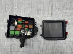 Caja de fusibles Fiat 600 OEM 9824510780 - Usado