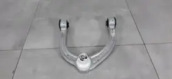 Bras supérieur gauche Land Rover Defender LR181854