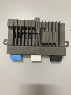 Gebrauchter Peugeot OE Verstärker OEM 9825899680