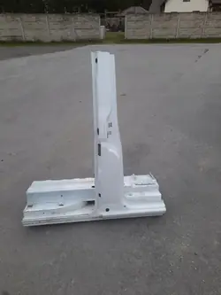 Mercedes-Benz VITO W447 vasen keskipilari OEM