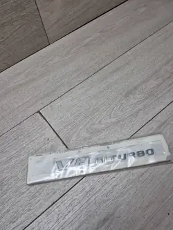 Mercedes AMG GT Spatbord Embleem OEM A2228175200