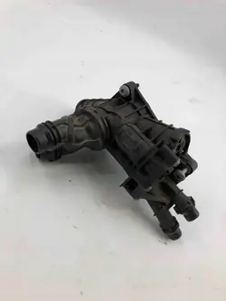 Boîtier thermostat OEM 05L121111N pour VW 2.0L Diesel