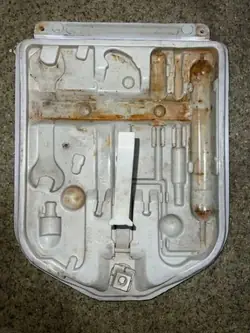 BMW 5 E28 Bagageutrymmesskum OEM 1152080 - Begagnad