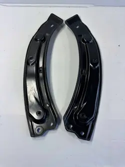 Audi Q3 8U etuvalon kiinnike OEM 8U0805932
