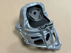 AUDI Q8 Q7 Moottorin Kiinnike Vasemmalla 4M0199371HA