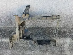 Soporte de marco de escalón derecho OEM GRG27071649 - Renault