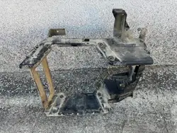 Rechter Trittrahmen-Halter OEM GRG27071649 - Renault