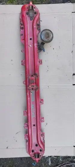 Suzuki OEM 58270M68P10 Etupuskurin palkki