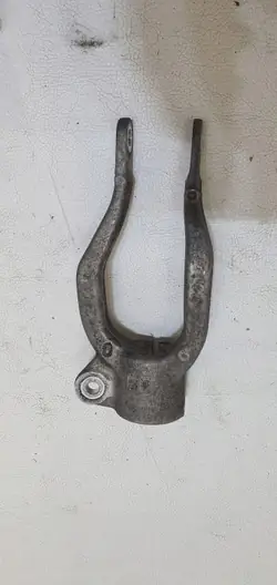 Etuvasen jousituskiinnike OEM 689831702 BMW 5 G60/G61