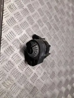 Pompe à eau Tesla Model S OEM 608736700A Avant gauche