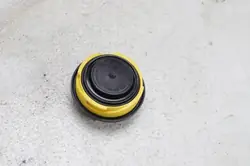 VW Oljefyllkapsel OEM 06K103485D - Begagnad