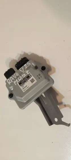 Toyota RAV4 XA50 bränslepumpskontroller 8957142019