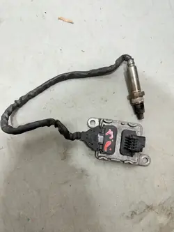 Capteur NOx Mercedes OEM A0009053009 pour W910/W463