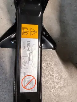 Macaco Trapezoidal Mazda CX-5 1200kg OEM - Usado