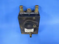 Infiniti EX35 Kaasuredusin OEM 67R010254 - Käytetty