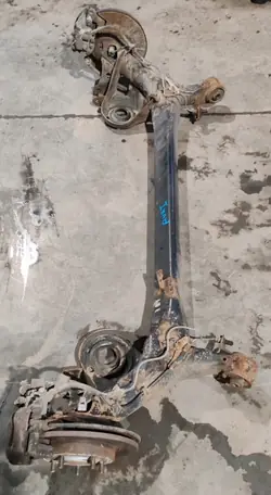Poutre suspension arrière OEM Toyota Auris I 07-12