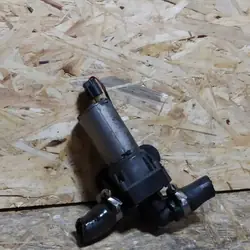 Pompe à eau électrique OEM 64116928246 - Occasion