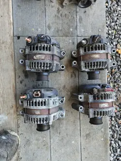 Lancia Voyager 2.8CRD Vaihtovirtageneraattori 2008-2016 OEM 04727866AB