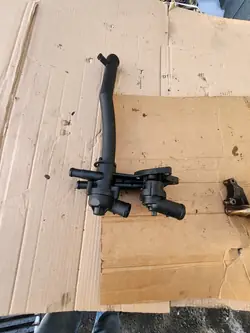 Carcasa de termostato VW Skoda Seat 1.4 TSI TFSI