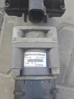 Jarrunpoljinventtiili OEM 21390592 Renault Premiumille