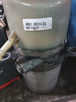 Bomba de direção assistida Volvo V50 4N513K514DJ