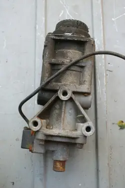 Knorr-Bremse DX95BY Brake Valve, Service Brake