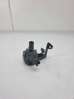 Pompe à eau Jaguar OEM M8A28K586AA - État utilisé