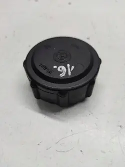 Expansionskärlslock Fram BMW 5 E28 OEM 1152861