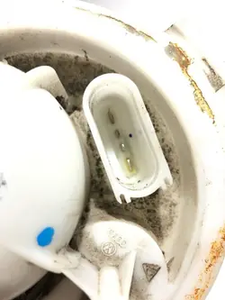 Filtre à carburant avec bride OEM 7L8919679 - Occasion