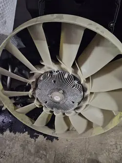Ventilateur Mercedes Actros MP4 OEM A4702000422 - Occasion