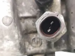 Skoda Yeti Öljysuodatinpohja OEM 045115389H - Käytetty