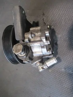 Ohjaustehostinpumppu BMW E61 M54B25 7516848
