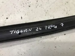 VW Tiguan III 2025 Rechter deurafdichting OEM 571837119A