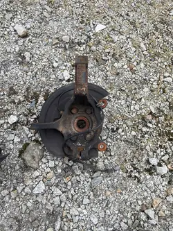 Nissan Qashqai II J11 supporto mozzo sinistro