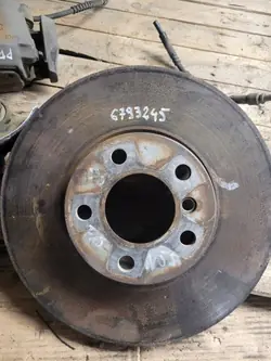 BMW OEM 6793245 Jarrukahvat & Kiekot Etupyörä/Takapyörä