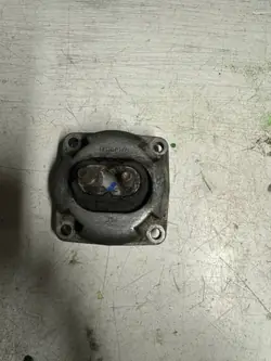 Mercedes växellådsfäste OEM 256011 för ML W166