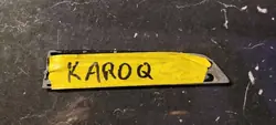 Skoda Karoq Sportline höger stänksköldsemblem OEM 57A853714
