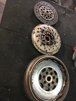 Renault Espace IV kaksoismassaväkä