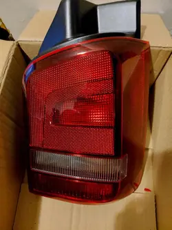 Lanterna traseira direita VW Transporter T5 Hella