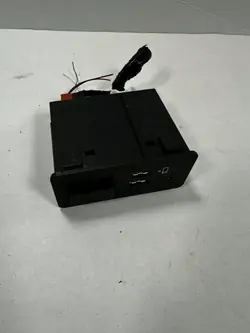 Mazda CX-3 USB-pistorasia OEM TK78669U0C