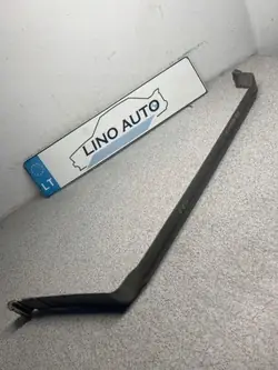 BMW Polttoainesäiliön kiinnike OEM 16117195768 7-sarja