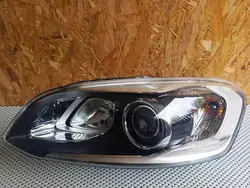 Vasen Etuvalaisin Volvo XC60 II Bi-Xenon 31420249