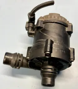 BMW Vattenpump för 5 G30 G31, 6 G32, 7 G11 G12, X5 G05, X6 G06, X7 G07
