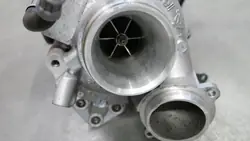 BMW B57 3.0D Turbo OEM 8584218 - Käytetty